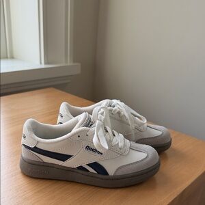 Toddler Boys Reebok Classic White and Gray Shoes with  Navy Blue Detail size 11